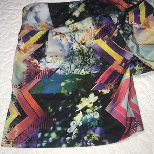 Onzie hot yoga shorts floral geometric M/L